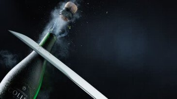Сабраж – открывание бутылки шампанского саблей!
